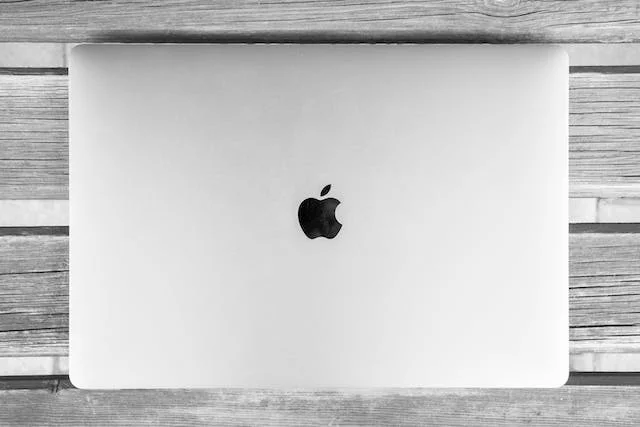 macbook laptop apple